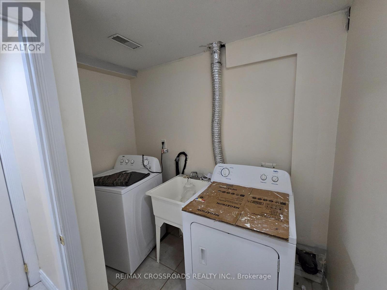 34 Sonley Drive, Whitby, Ontario  L1R 3B3 - Photo 6 - E13610362