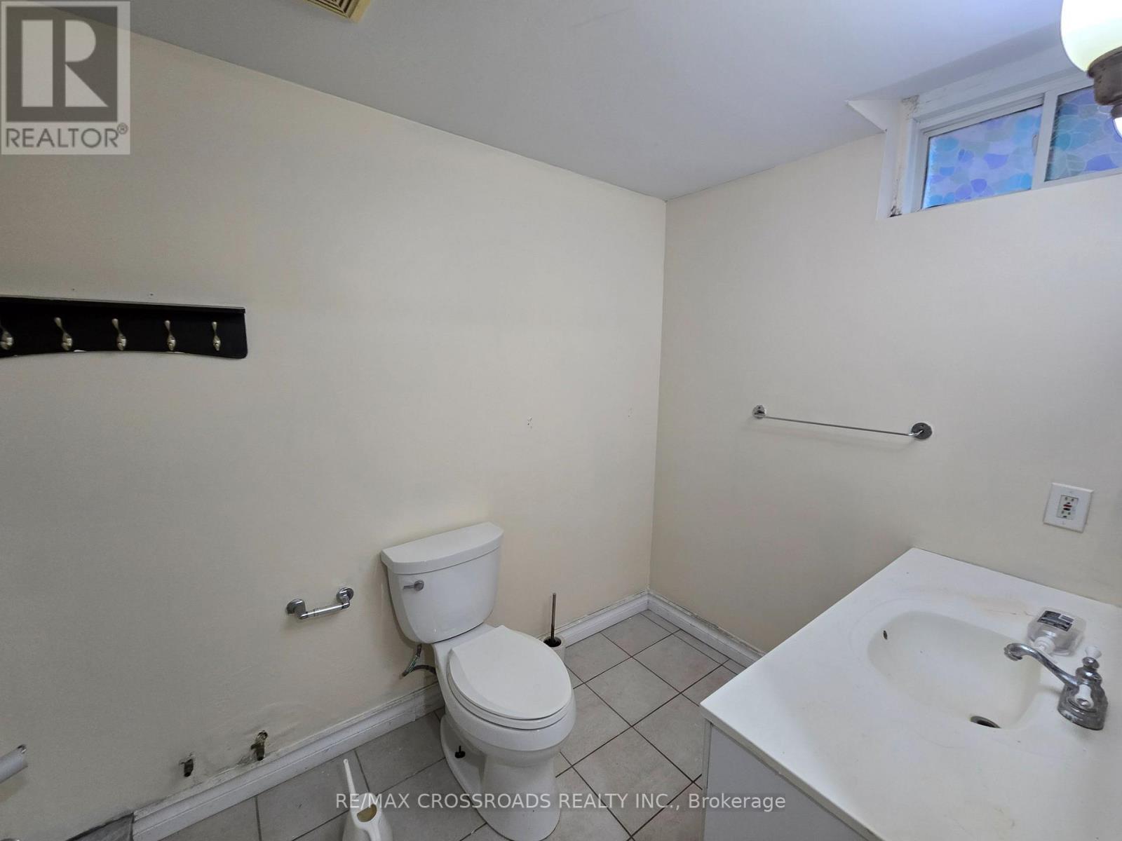 34 Sonley Drive, Whitby, Ontario  L1R 3B3 - Photo 7 - E13610362
