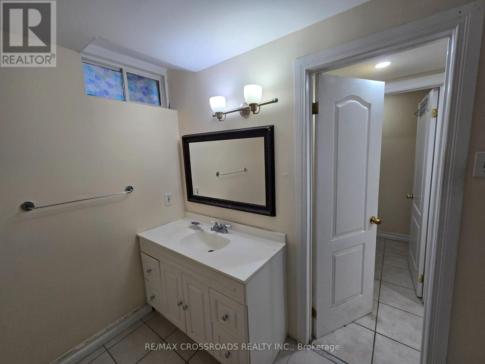 34 Sonley Drive, Whitby, Ontario  L1R 3B3 - Photo 8 - E13610362