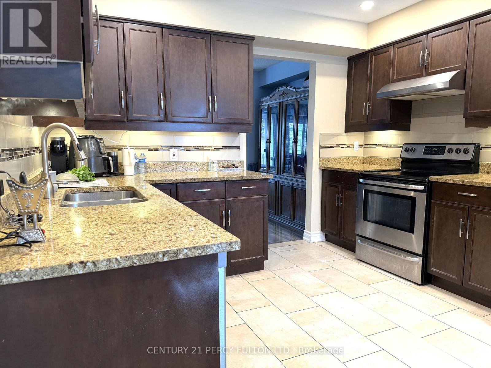 26 Robbinstone Drive, Toronto, Ontario  M1B 2E6 - Photo 6 - E13477966