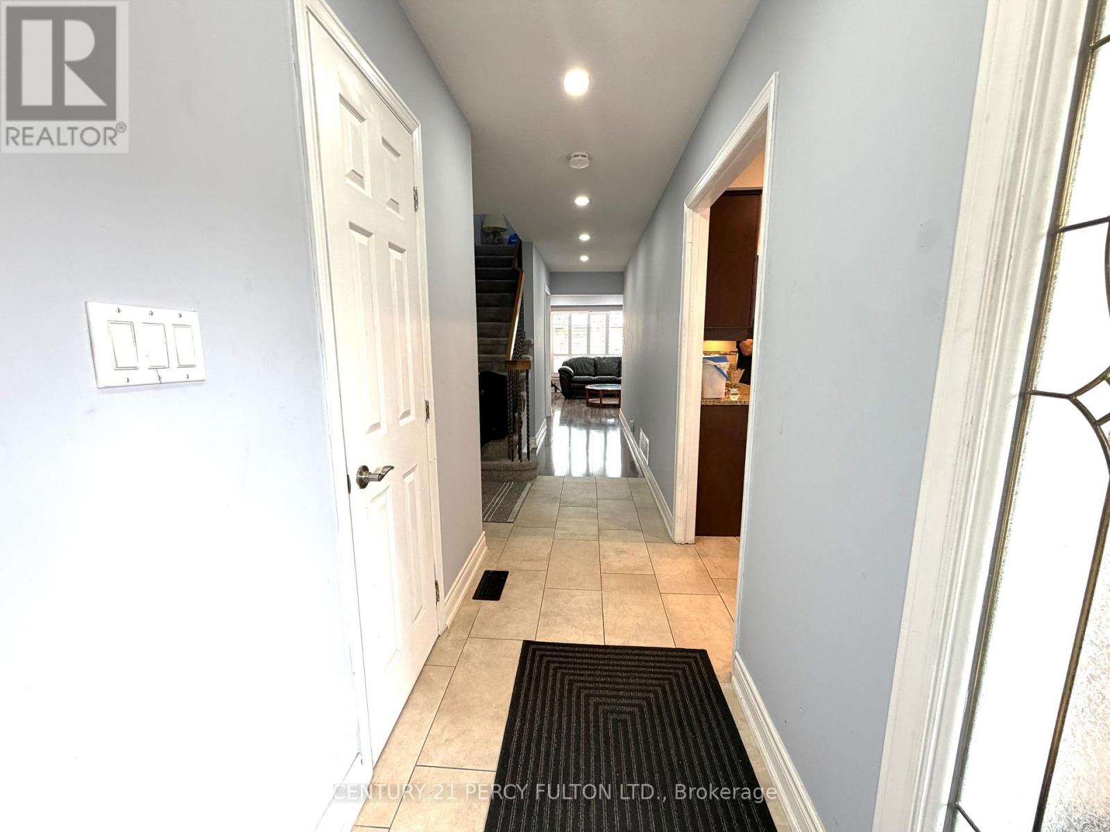 26 Robbinstone Drive, Toronto, Ontario  M1B 2E6 - Photo 5 - E13477966