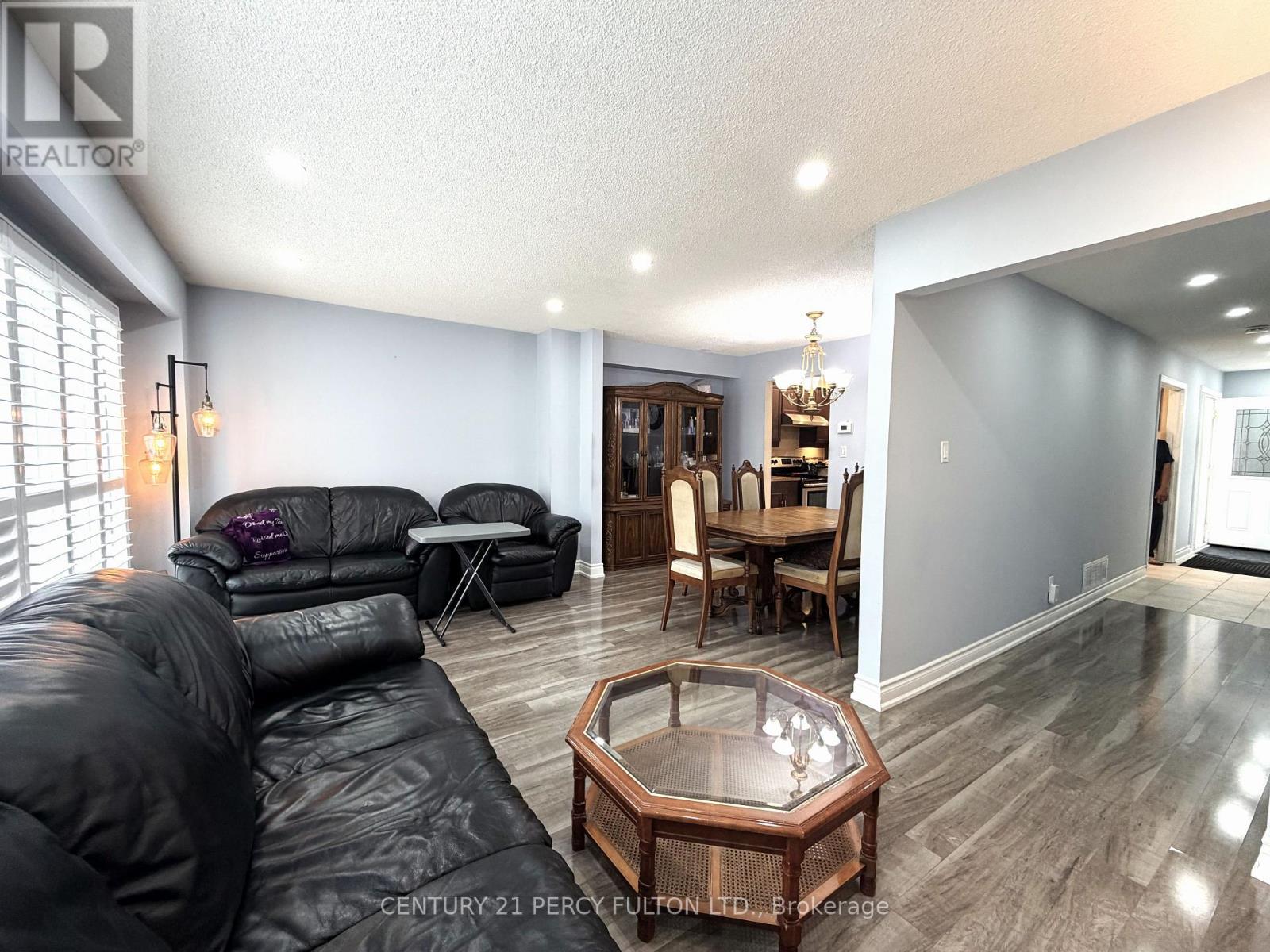 26 Robbinstone Drive, Toronto, Ontario  M1B 2E6 - Photo 10 - E13477966