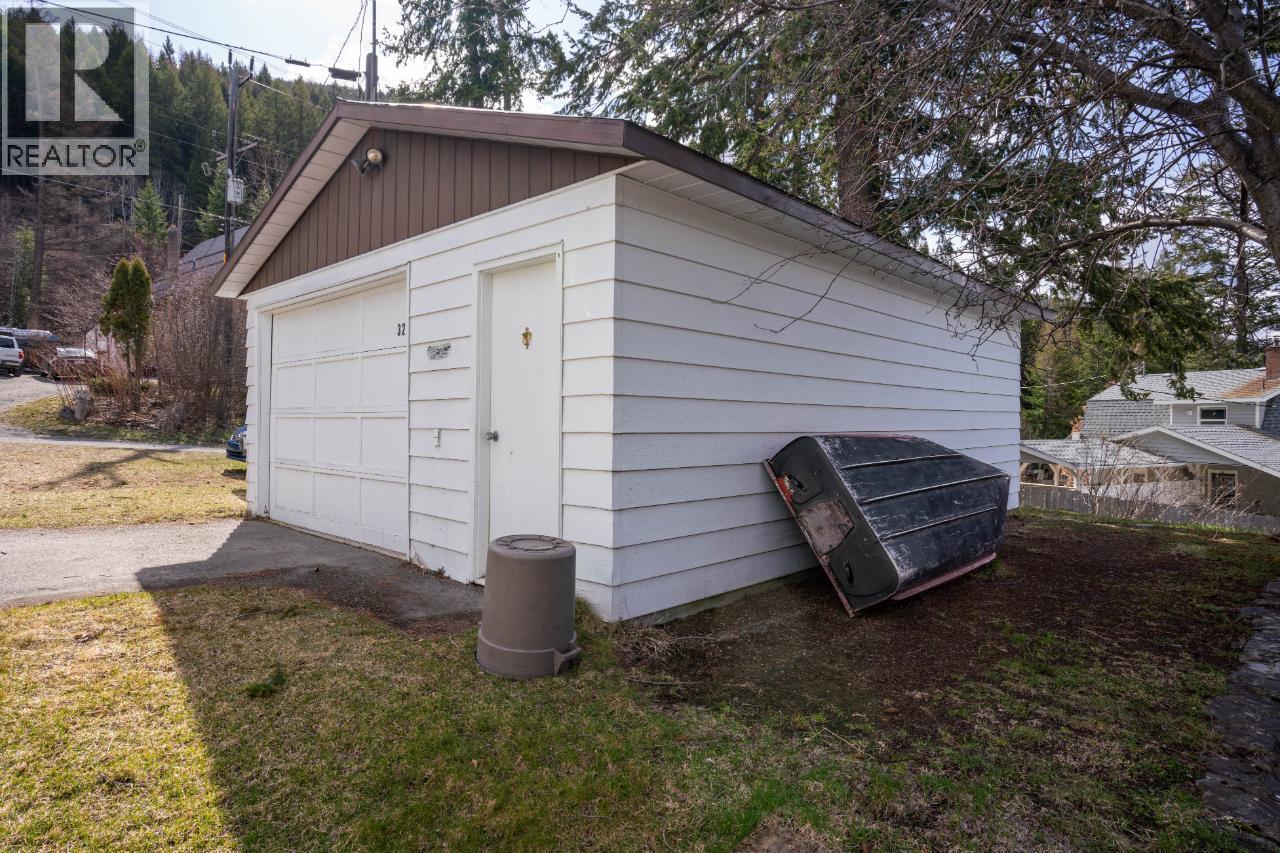 3284 Queens Avenue Unit# 1, Moyie, British Columbia  V0B 2A0 - Photo 18 - 10391839