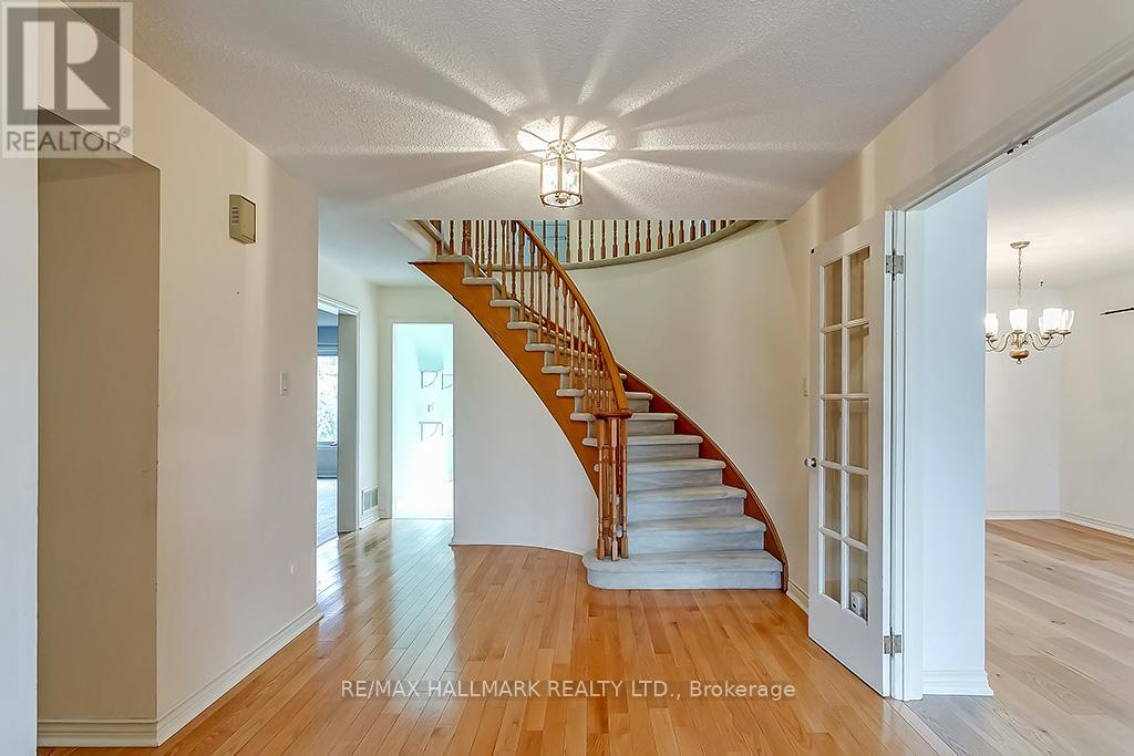 1361 Monks Passage, Oakville, Ontario  L6M 1K7 - Photo 2 - W13610318