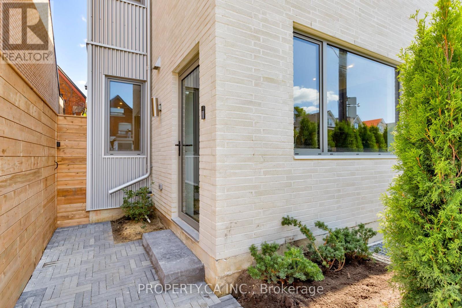 Unit #1 - 301 Keele Street, Toronto, Ontario  M6P 2K5 - Photo 3 - W13610324