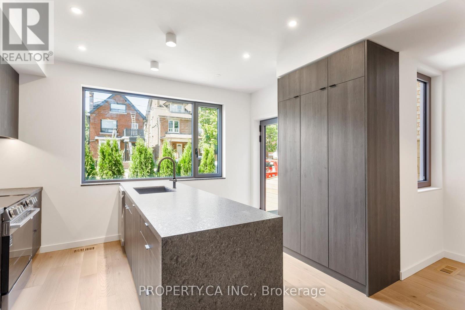 Unit #1 - 301 Keele Street, Toronto, Ontario  M6P 2K5 - Photo 6 - W13610324