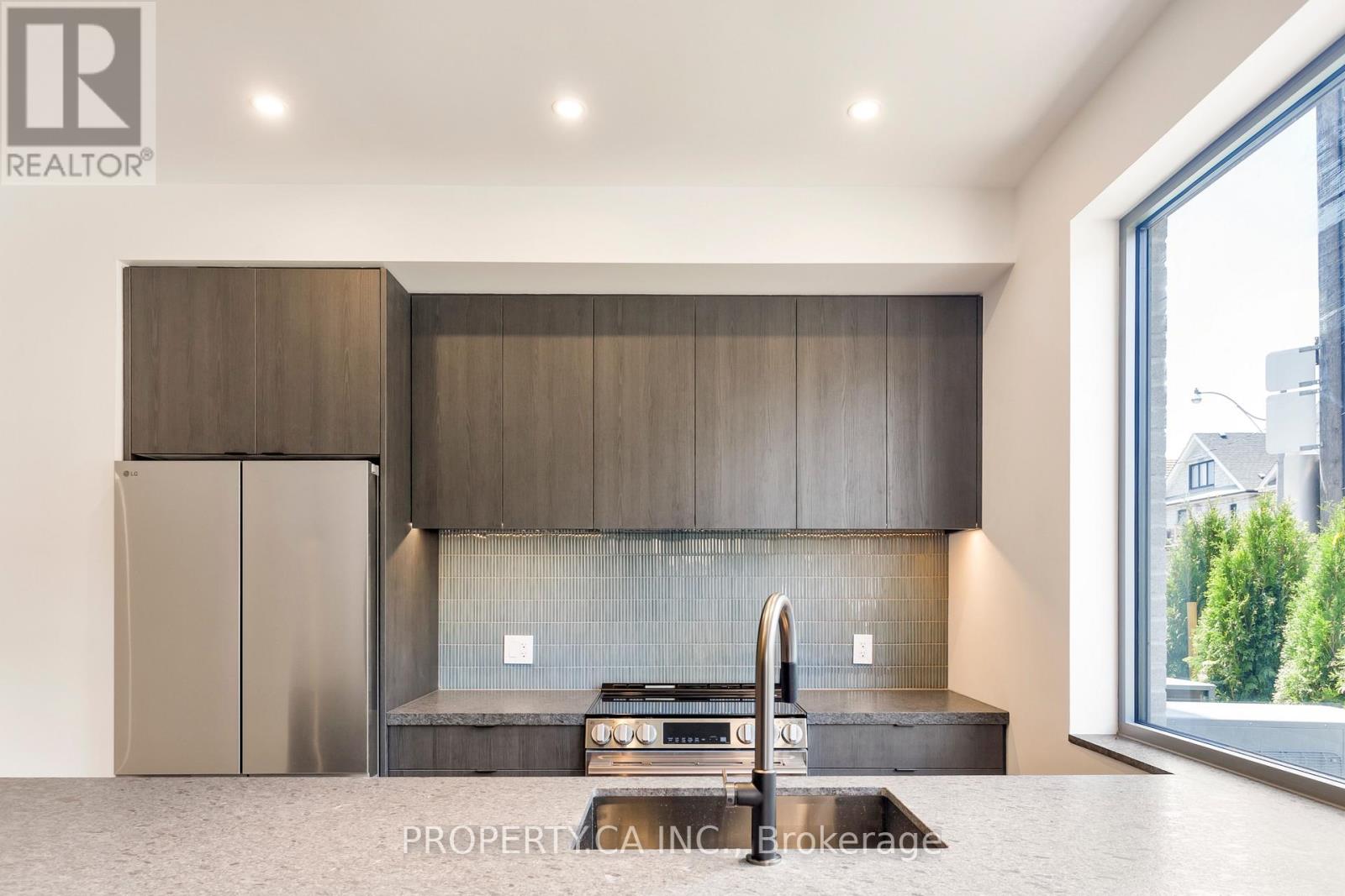 Unit #1 - 301 Keele Street, Toronto, Ontario  M6P 2K5 - Photo 8 - W13610324
