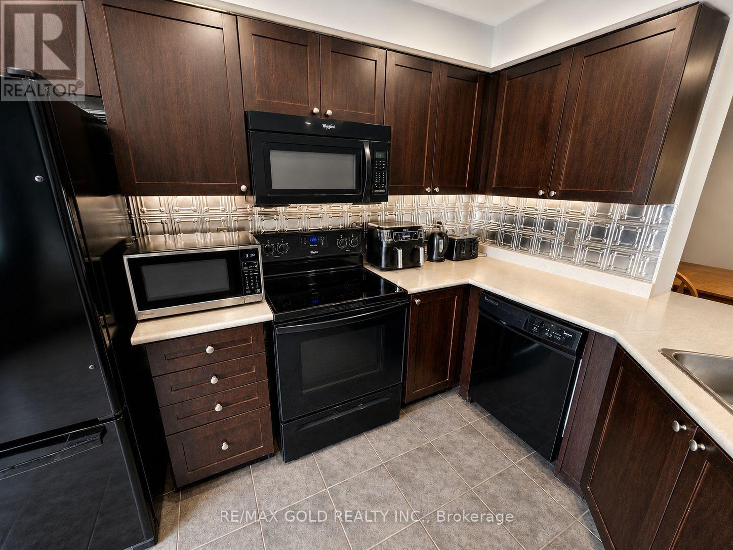 1061 Nadalin Heights, Milton, Ontario  L9T 8H3 - Photo 10 - W13610434