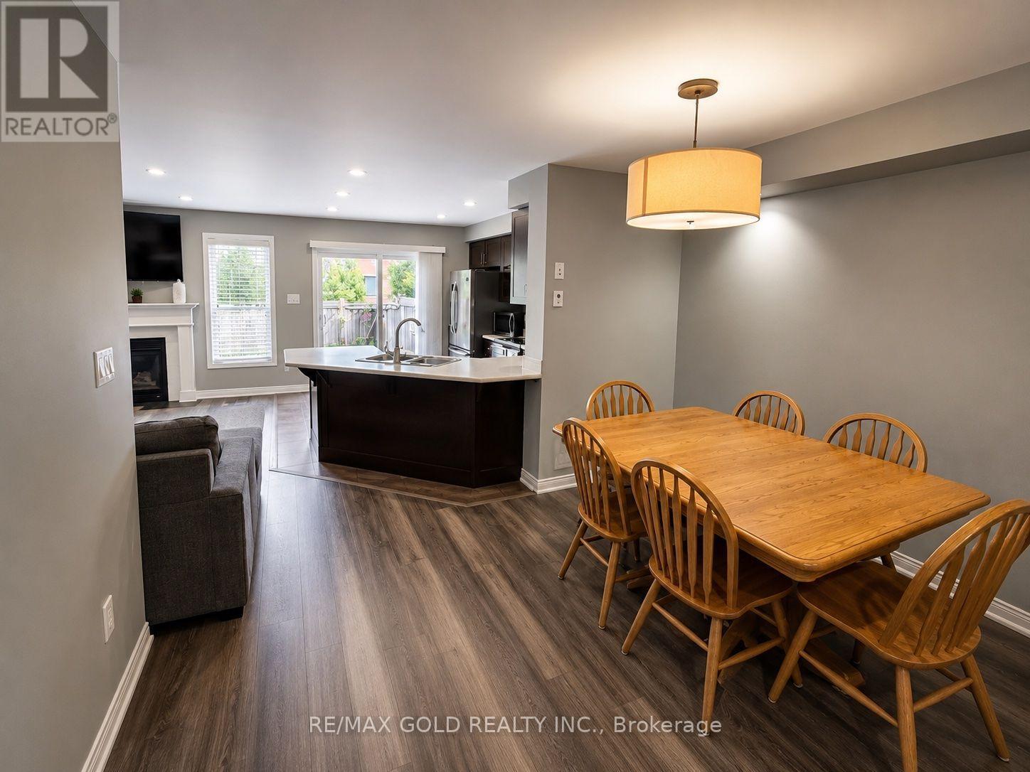1061 Nadalin Heights, Milton, Ontario  L9T 8H3 - Photo 3 - W13610434