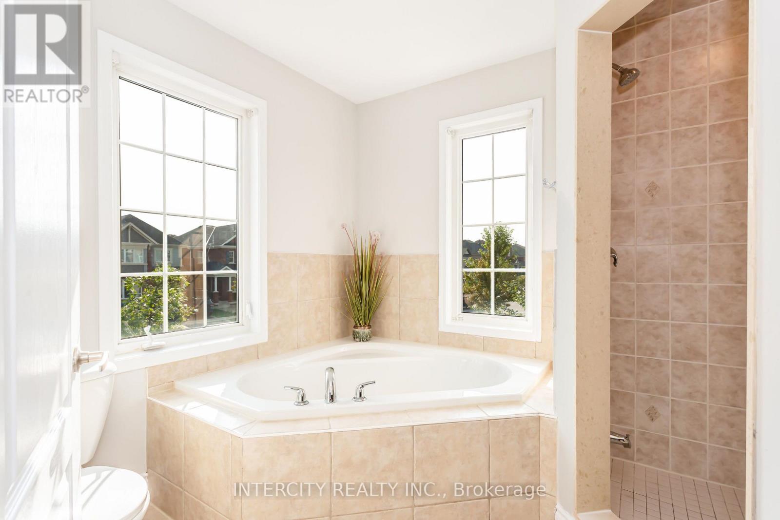689 Ambroise Crescent N, Milton, Ontario  L9T 0M4 - Photo 14 - W13610488