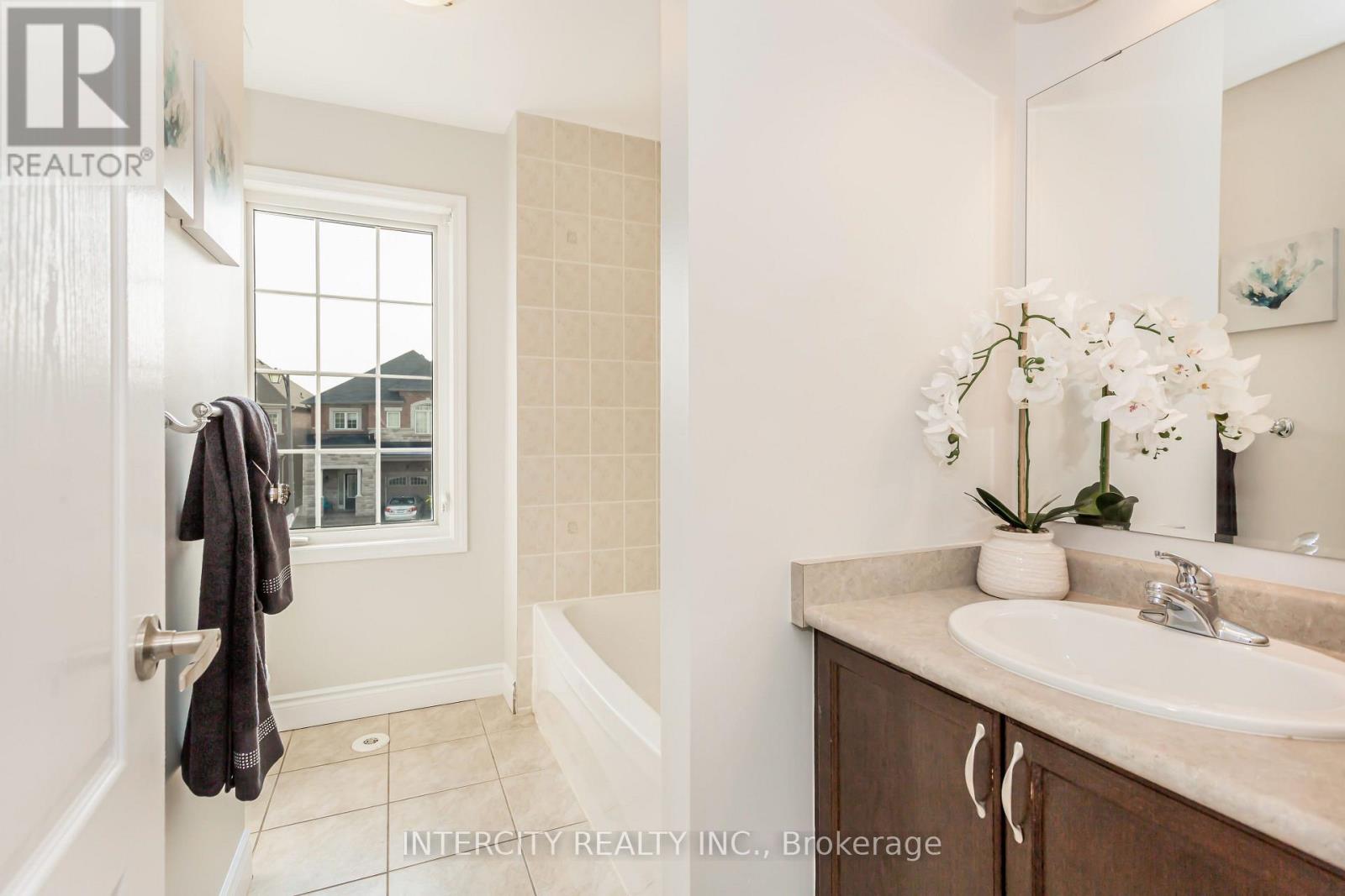 689 Ambroise Crescent N, Milton, Ontario  L9T 0M4 - Photo 16 - W13610488