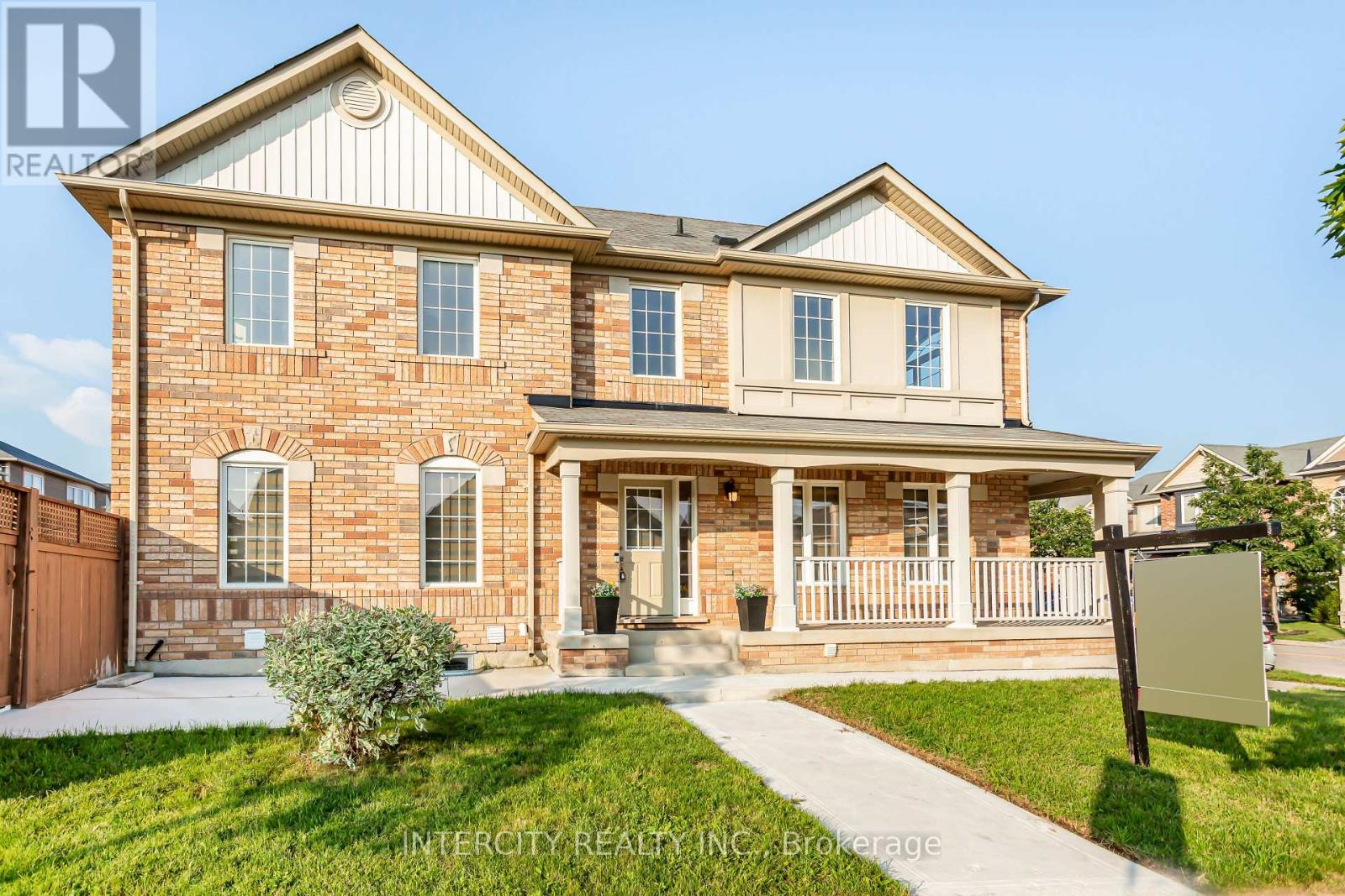 689 Ambroise Crescent N, Milton, Ontario  L9T 0M4 - Photo 2 - W13610488