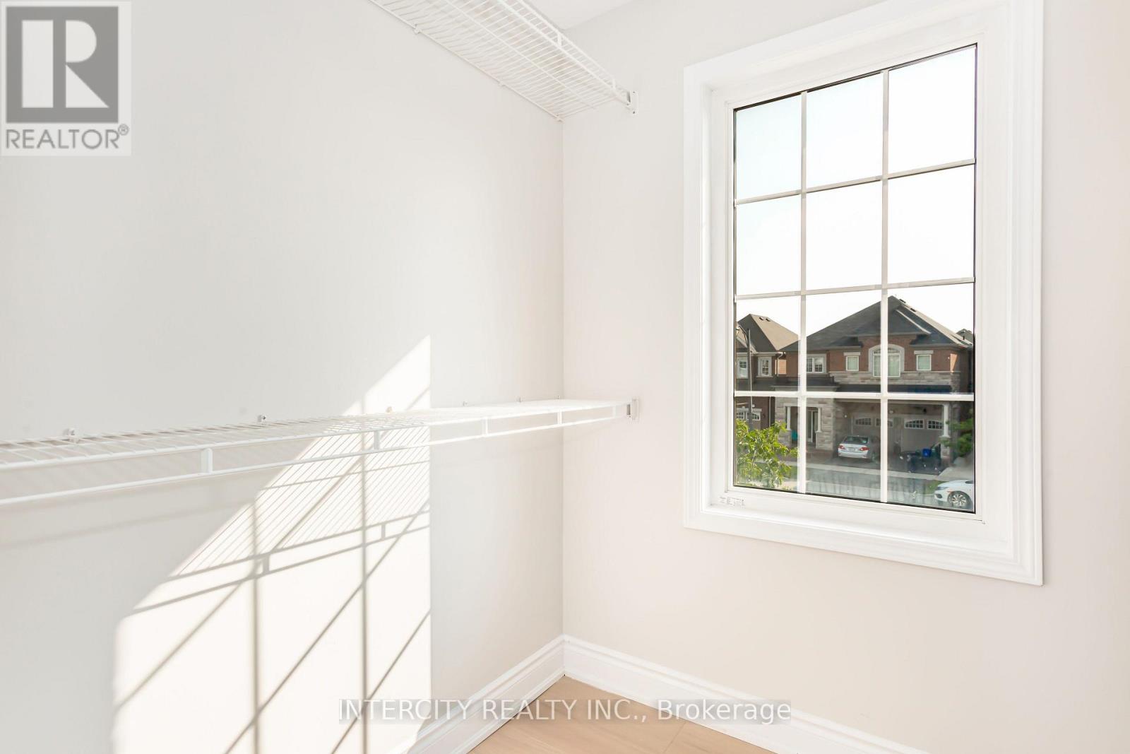 689 Ambroise Crescent N, Milton, Ontario  L9T 0M4 - Photo 36 - W13610488