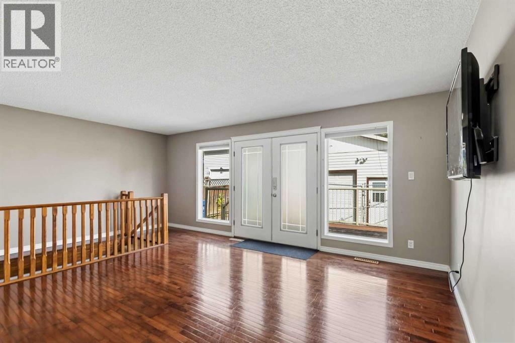 18 Clark Crescent, Fort Mcmurray, Alberta  T9H 1M8 - Photo 3 - A2326402