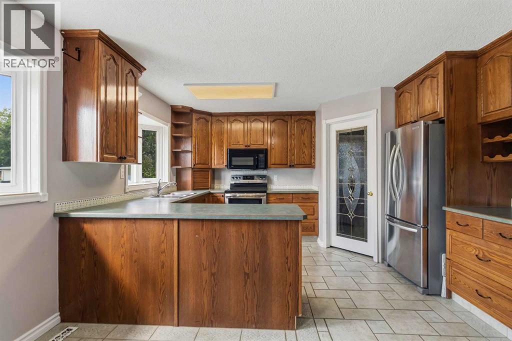 18 Clark Crescent, Fort Mcmurray, Alberta  T9H 1M8 - Photo 6 - A2326402