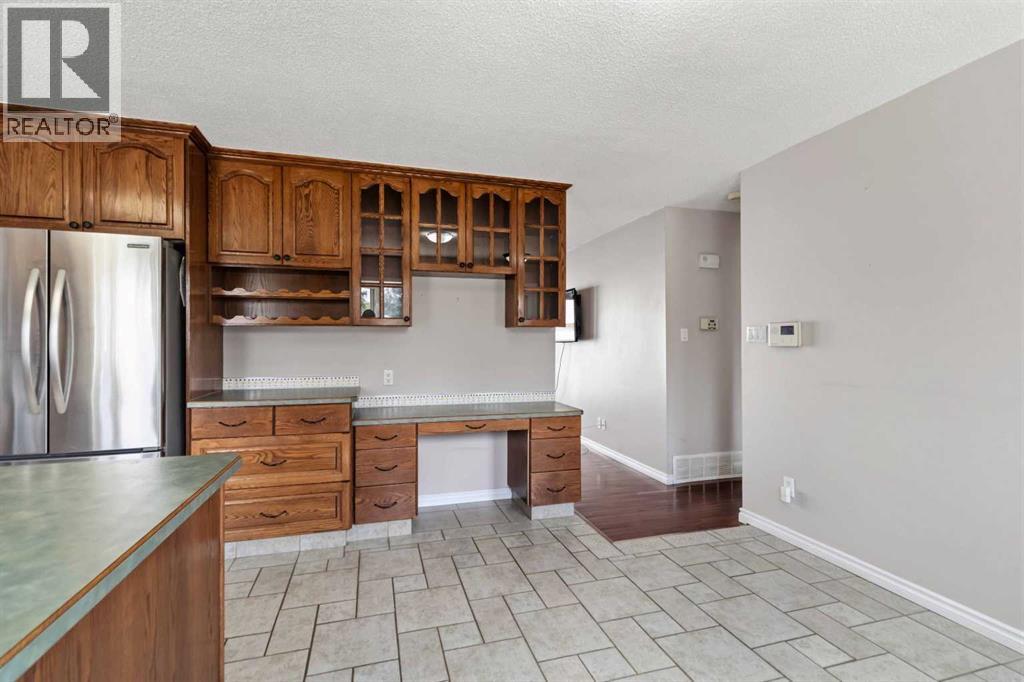 18 Clark Crescent, Fort Mcmurray, Alberta  T9H 1M8 - Photo 9 - A2326402