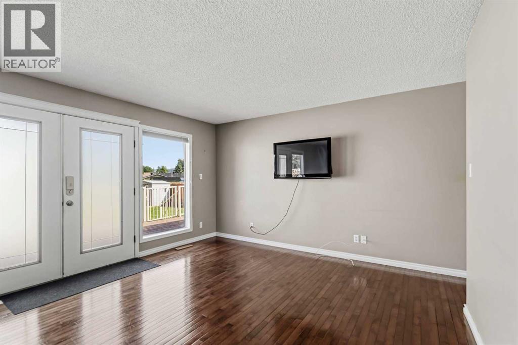 18 Clark Crescent, Fort Mcmurray, Alberta  T9H 1M8 - Photo 4 - A2326402
