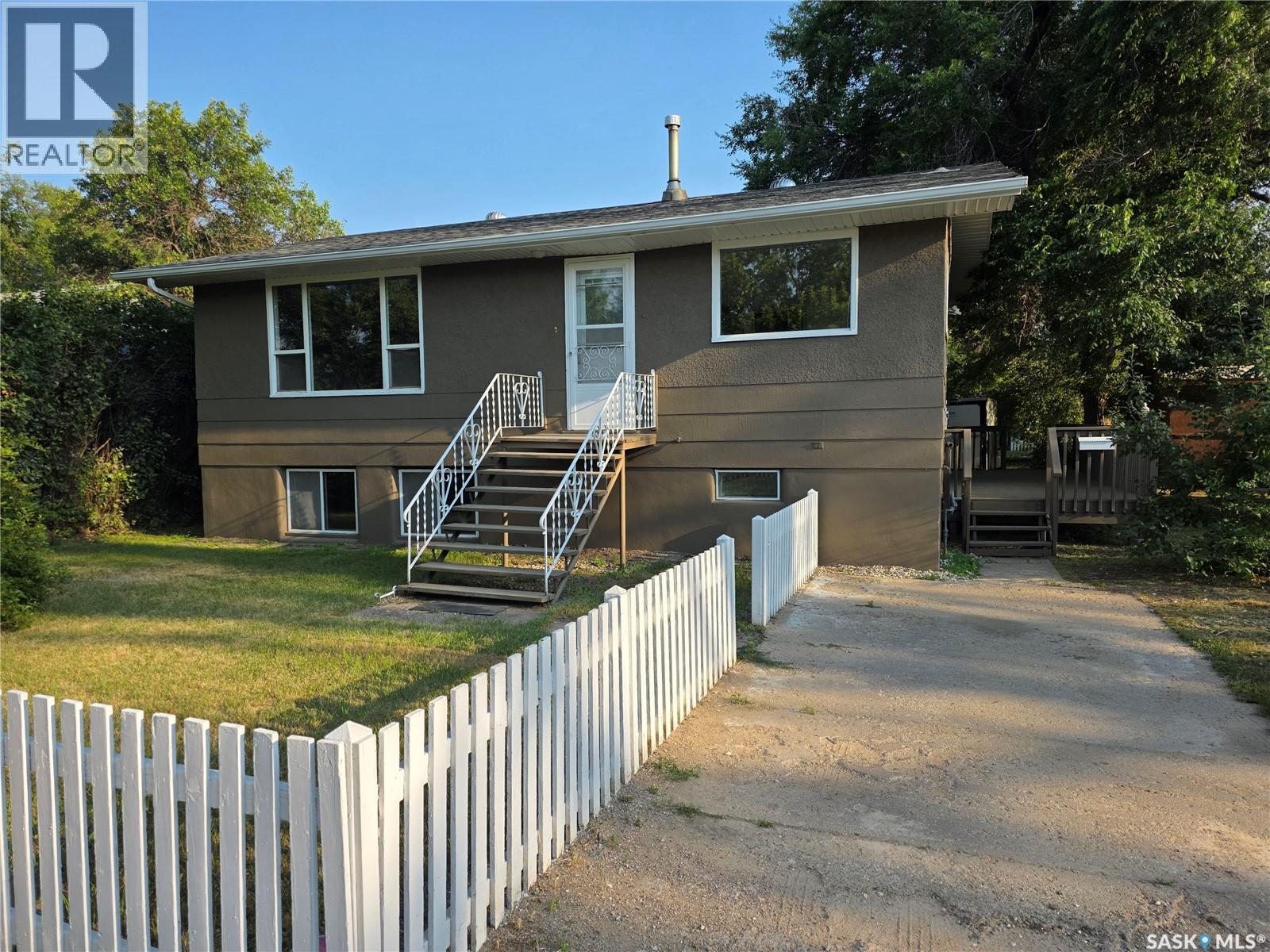 1422 Crawford AVENUE, Swift Current, Saskatchewan