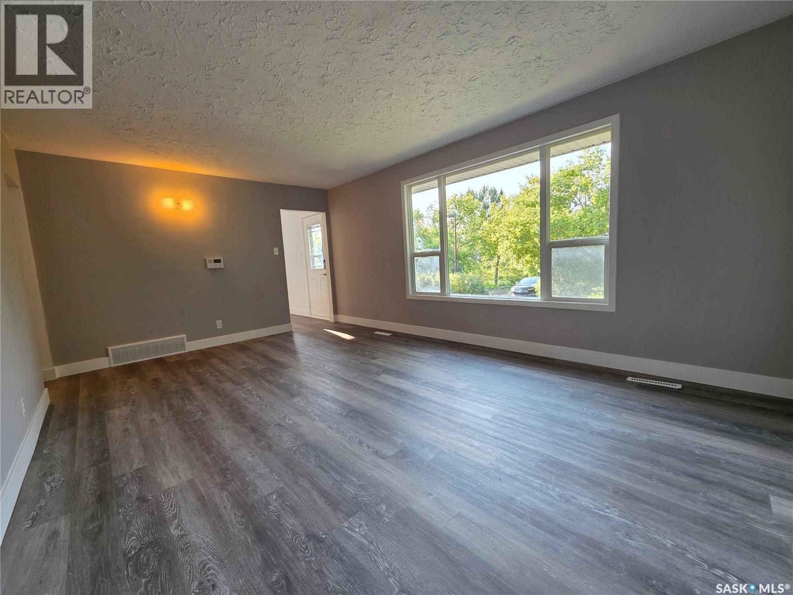1422 Crawford Avenue, Swift Current, Saskatchewan  S9H 1E9 - Photo 11 - SK043811