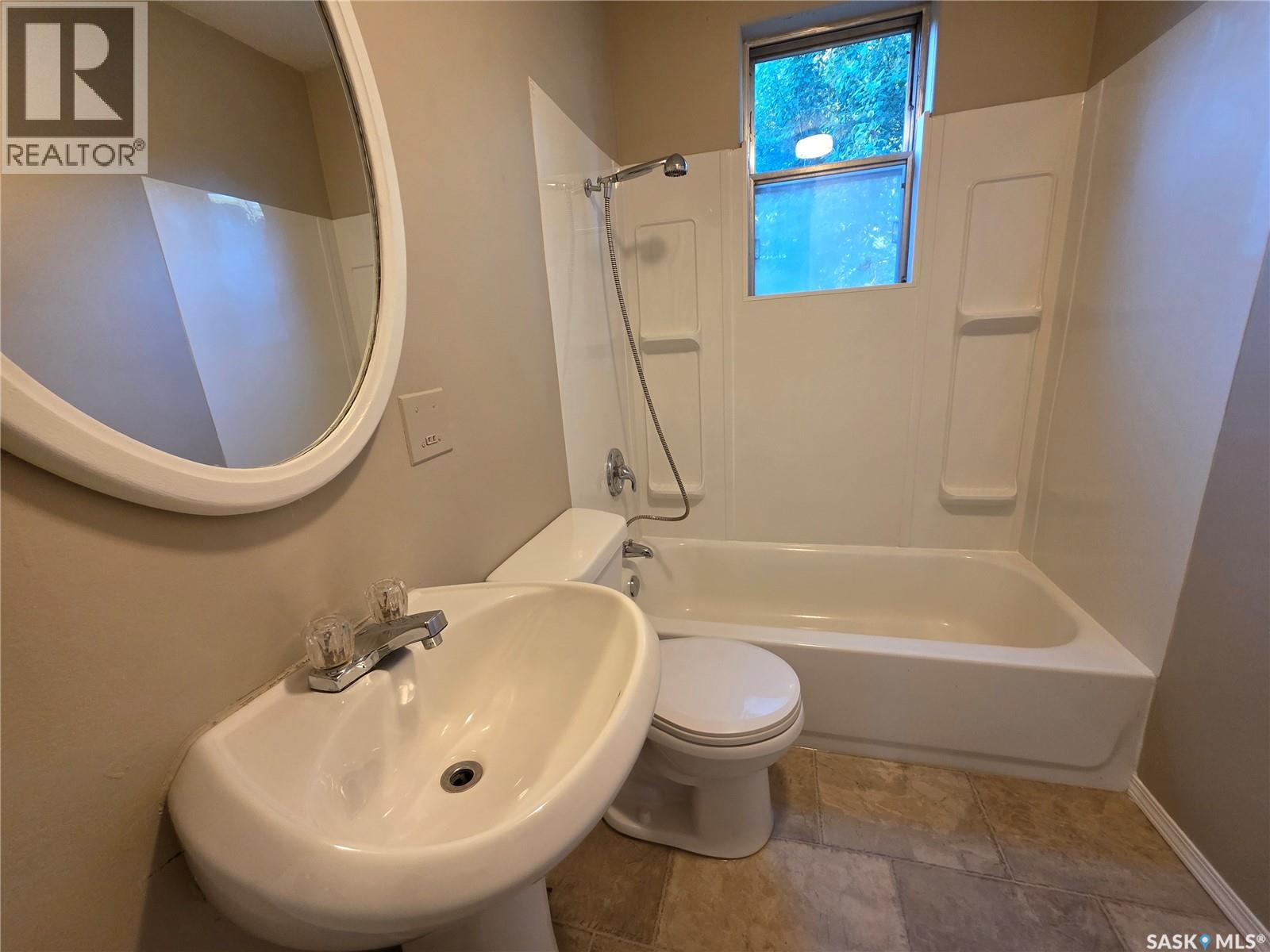 1422 Crawford Avenue, Swift Current, Saskatchewan  S9H 1E9 - Photo 15 - SK043811