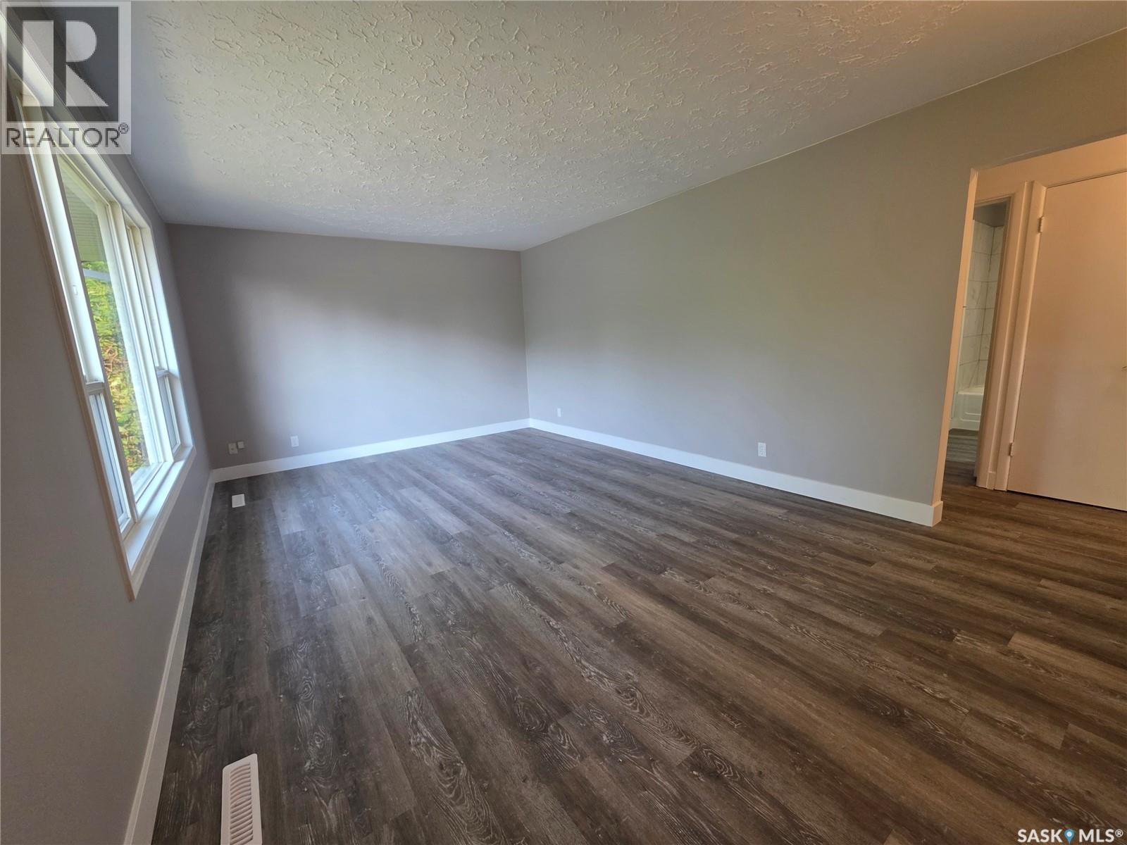 1422 Crawford Avenue, Swift Current, Saskatchewan  S9H 1E9 - Photo 4 - SK043811