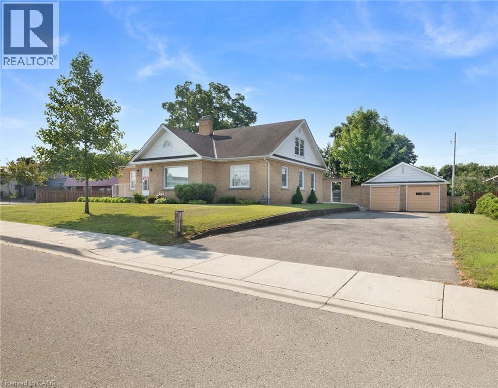 24 Pine Street, Delhi, Ontario  N4B 1N6 - Photo 2 - 40848904