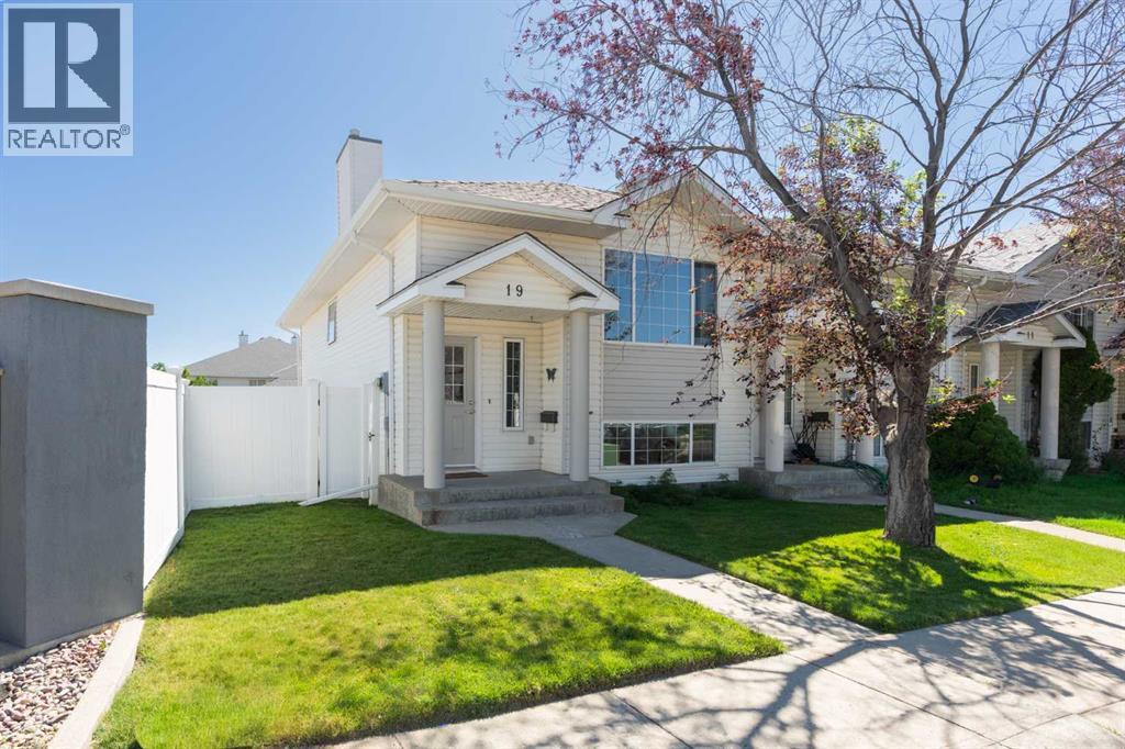 19 Chilcotin Lane W, Lethbridge, Alberta  T1K 7G8 - Photo 1 - A2326634