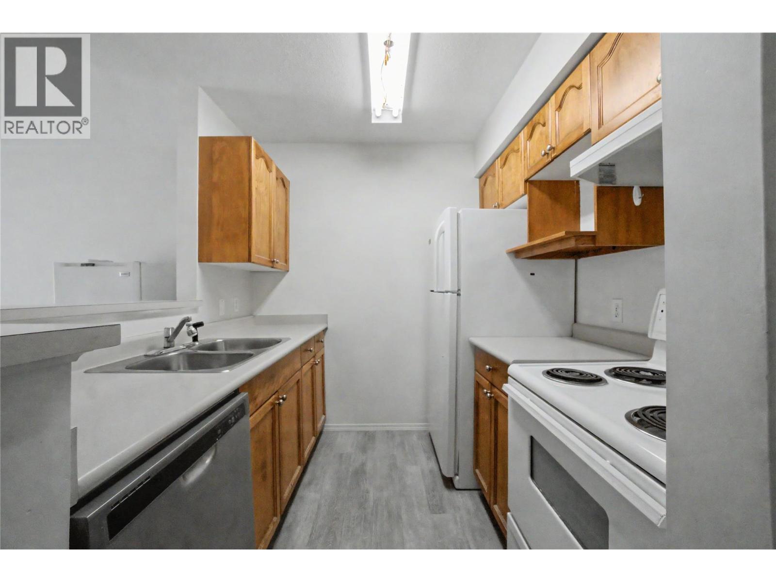 640 3 Street SW Unit# 406, Salmon Arm, British Columbia  V1E 2R3 - Photo 6 - 10390814