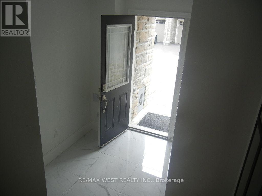 12 Waterstone Way, Whitby, Ontario  L1N 0M3 - Photo 2 - E13610556