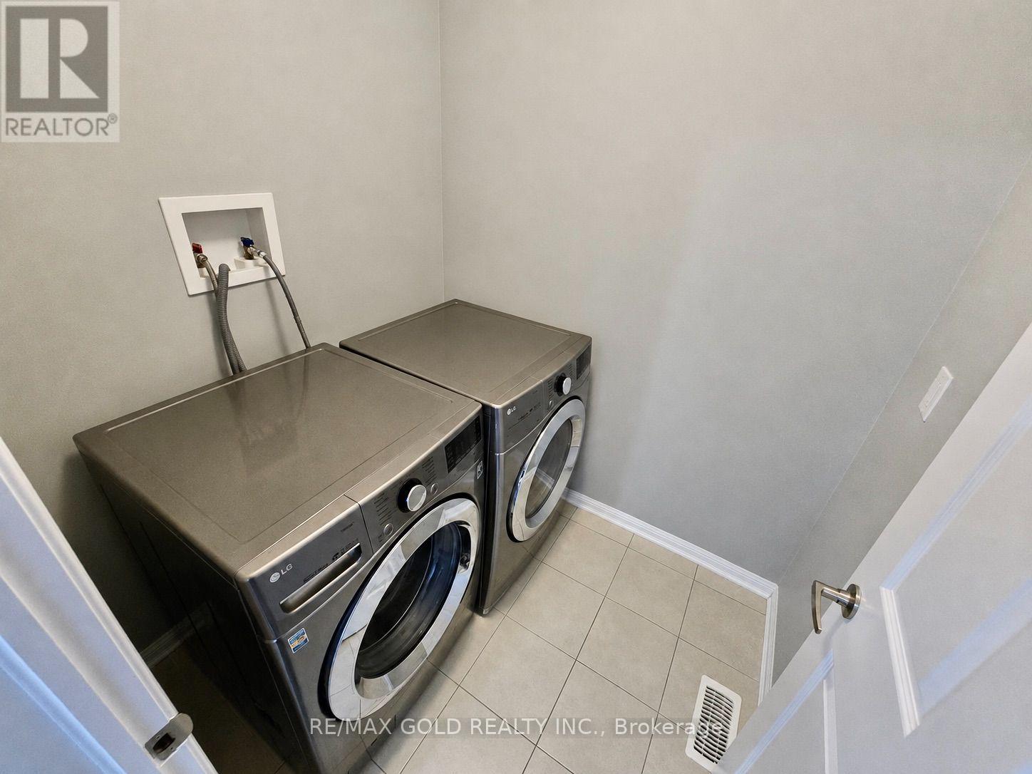 1061 Nadalin Heights, Milton, Ontario  L9T 8H3 - Photo 23 - W13610434