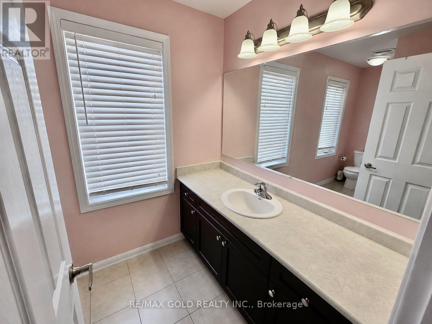 1061 Nadalin Heights, Milton, Ontario  L9T 8H3 - Photo 20 - W13610434
