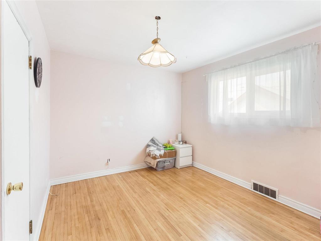 227 Forrest Avenue, Winnipeg, Manitoba R2V 1J9 - Photo 15 - 202618675