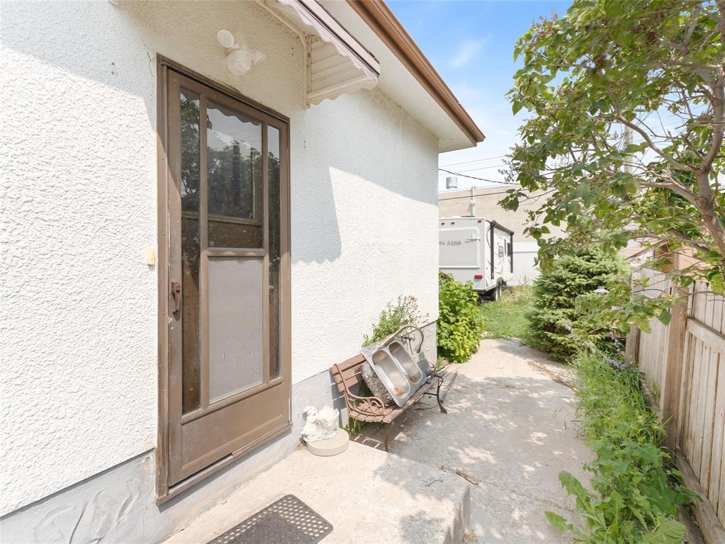 227 Forrest Avenue, Winnipeg, Manitoba R2V 1J9 - Photo 25 - 202618675