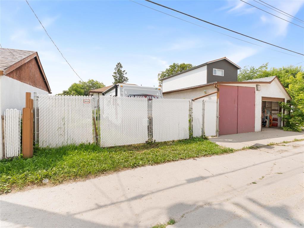 227 Forrest Avenue, Winnipeg, Manitoba R2V 1J9 - Photo 32 - 202618675