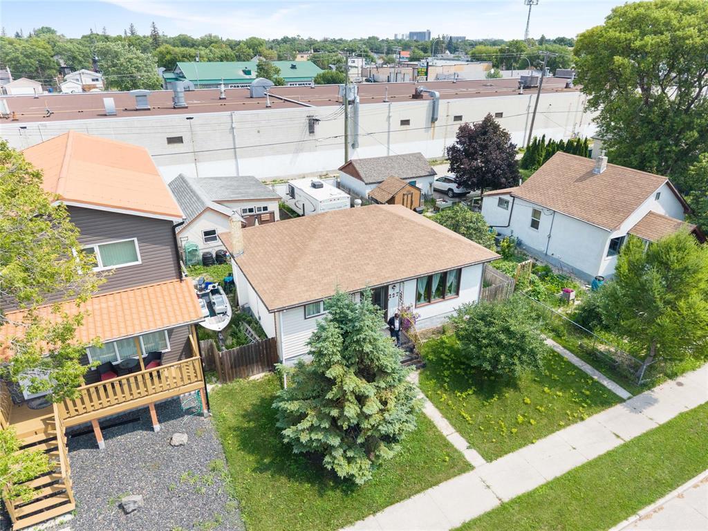 227 Forrest Avenue, Winnipeg, Manitoba R2V 1J9 - Photo 34 - 202618675