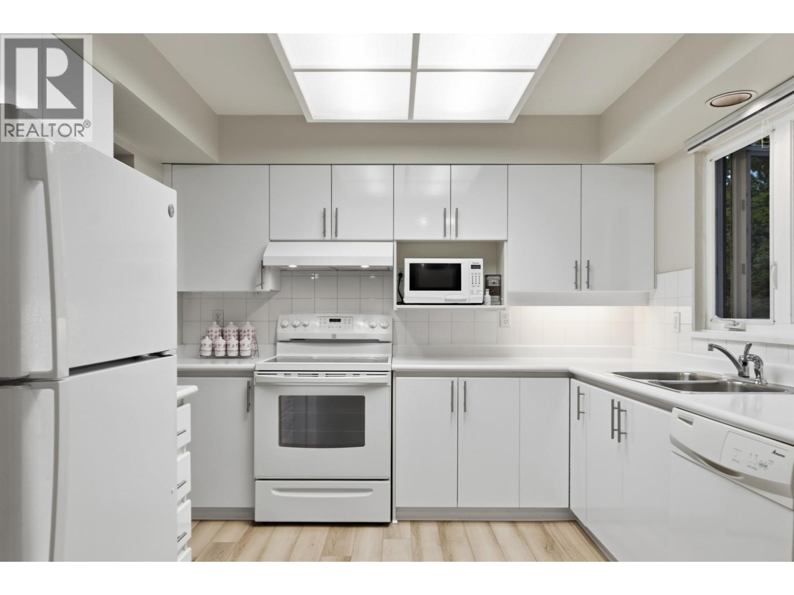 303 106 W Kings Road, North Vancouver, British Columbia  V7N 2L8 - Photo 6 - R3150253