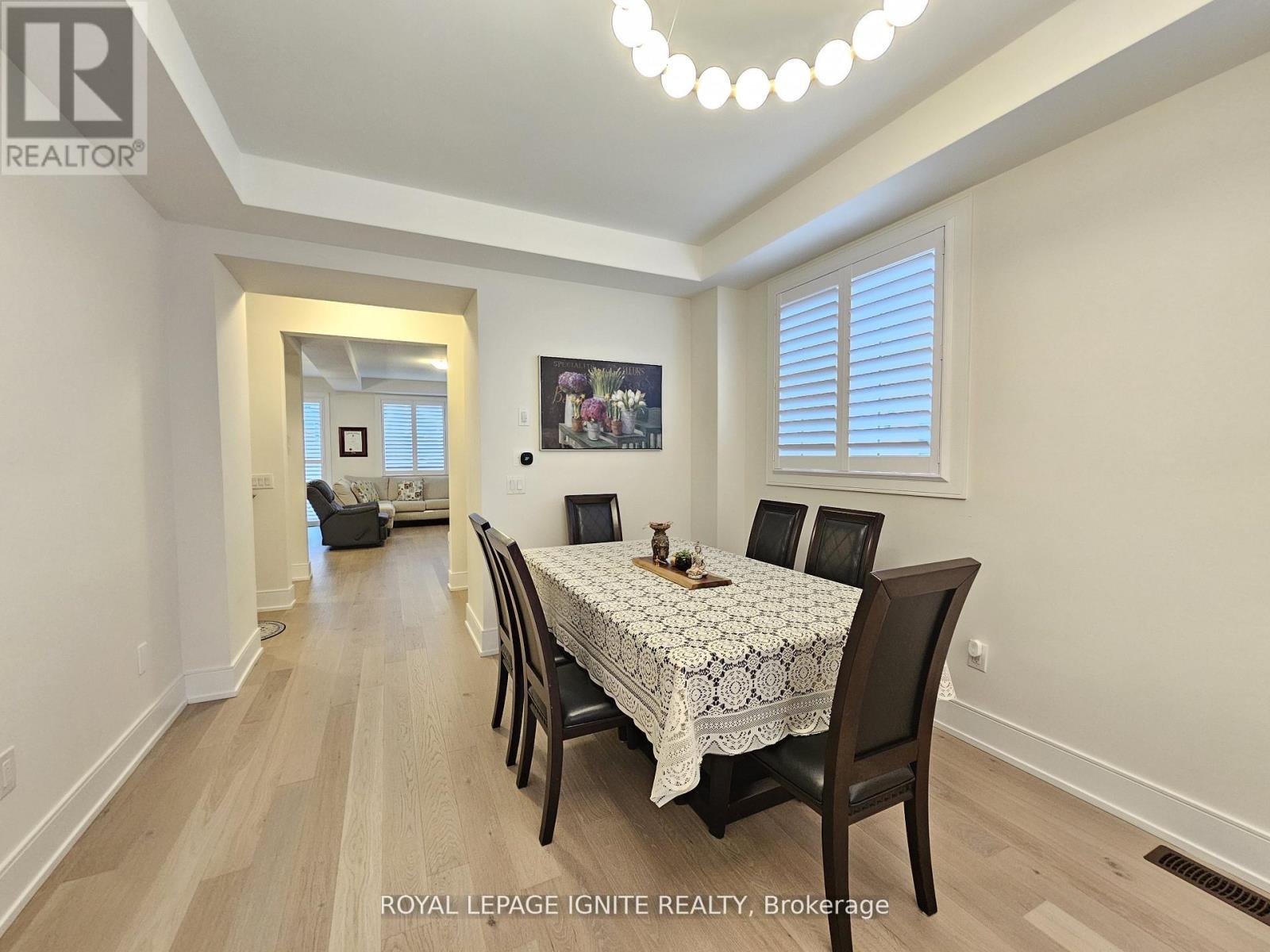 48 Duxbury Road, Brampton, Ontario  L6R 4E3 - Photo 4 - W13610654