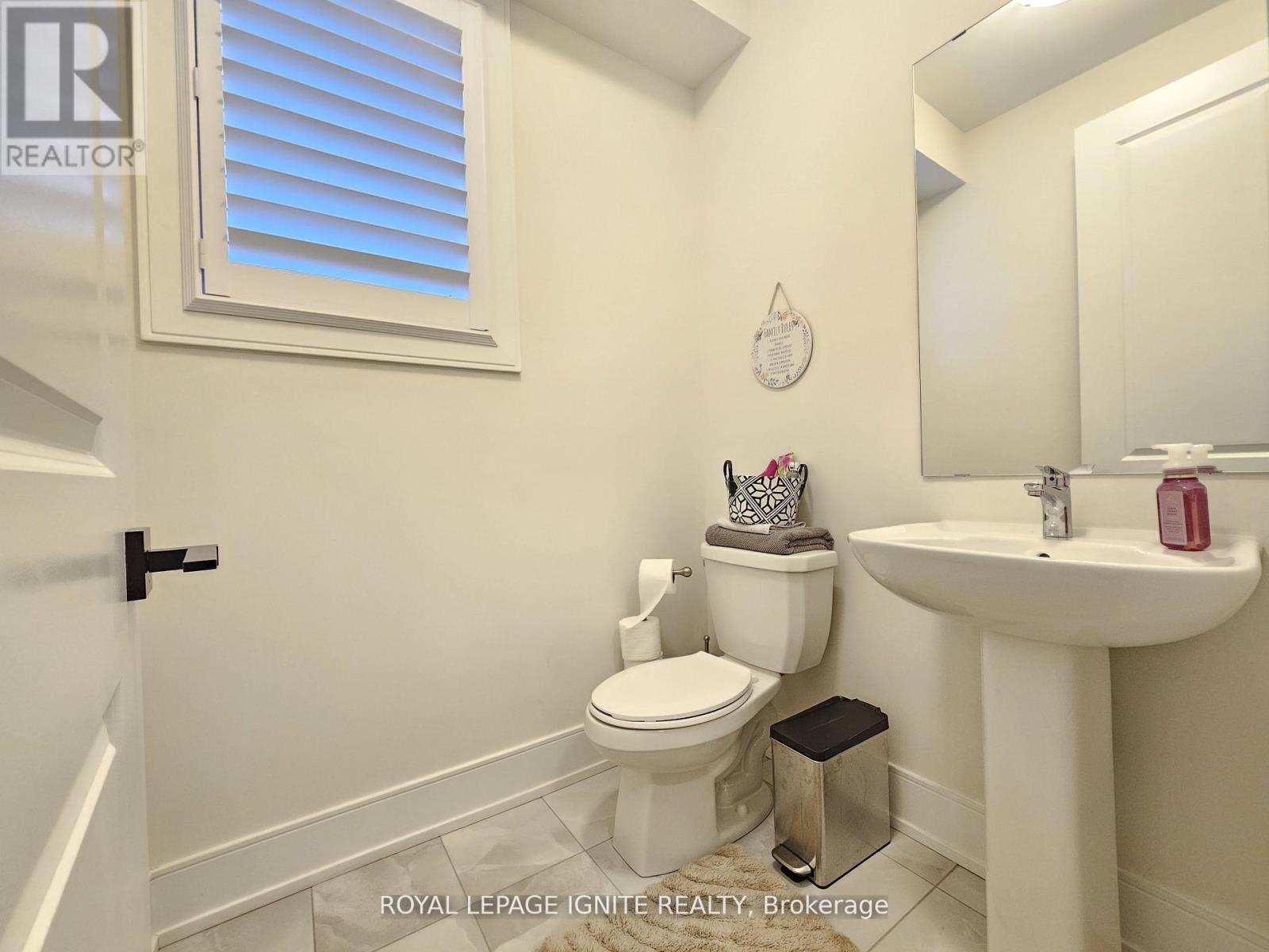 48 Duxbury Road, Brampton, Ontario  L6R 4E3 - Photo 6 - W13610654