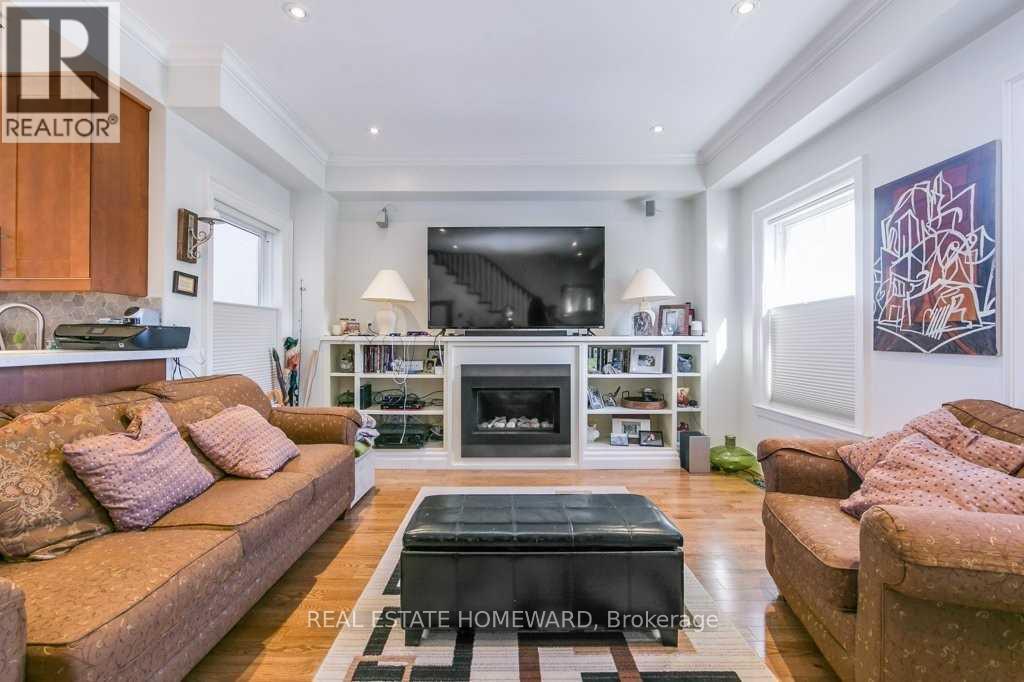 76 Redwood Avenue, Toronto, Ontario  M4L 2S6 - Photo 2 - E13610710