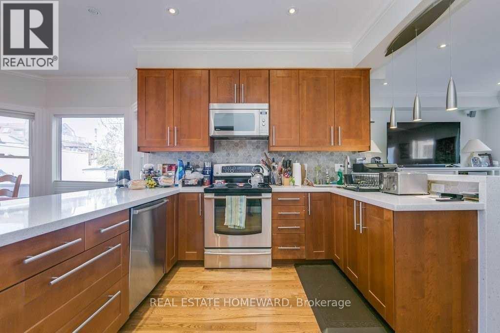 76 Redwood Avenue, Toronto, Ontario  M4L 2S6 - Photo 3 - E13610710