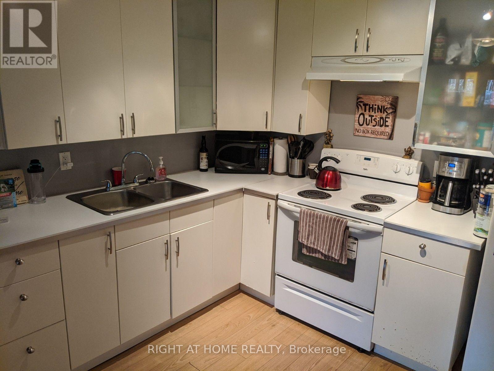 5 - 264 Monarch Park Avenue, Toronto, Ontario  M4J 4S7 - Photo 3 - E13586706