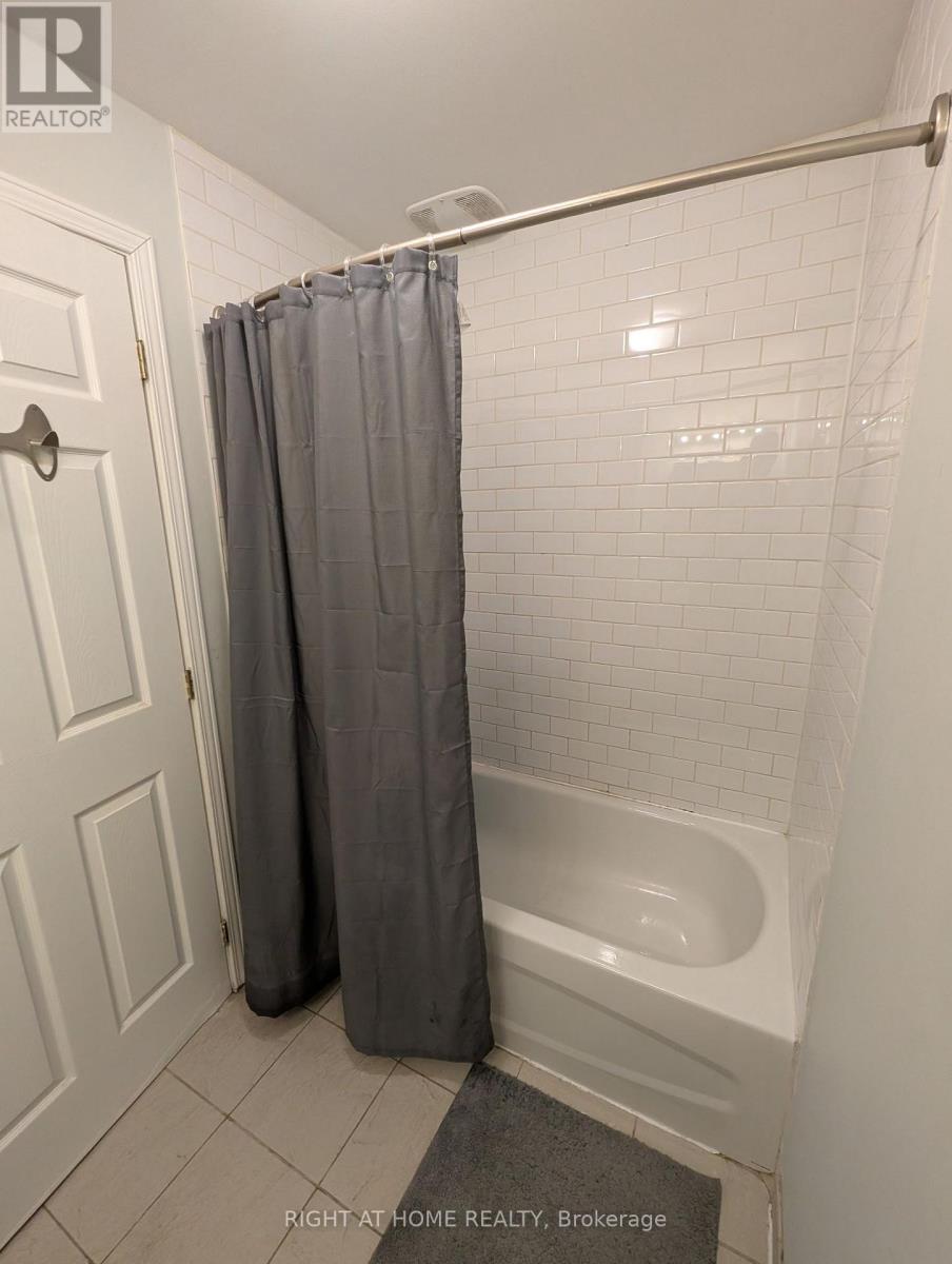 5 - 264 Monarch Park Avenue, Toronto, Ontario  M4J 4S7 - Photo 9 - E13586706