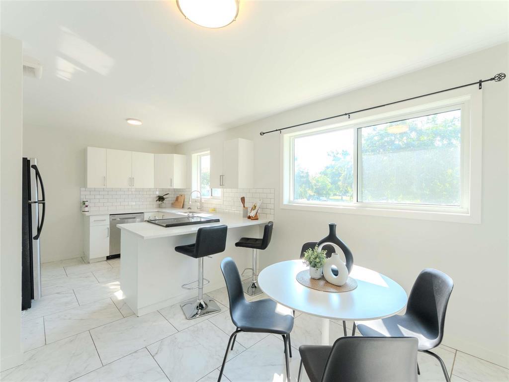 26 Kimwood Bay, Winnipeg, Manitoba  R2V 2P6 - Photo 7 - 202618677
