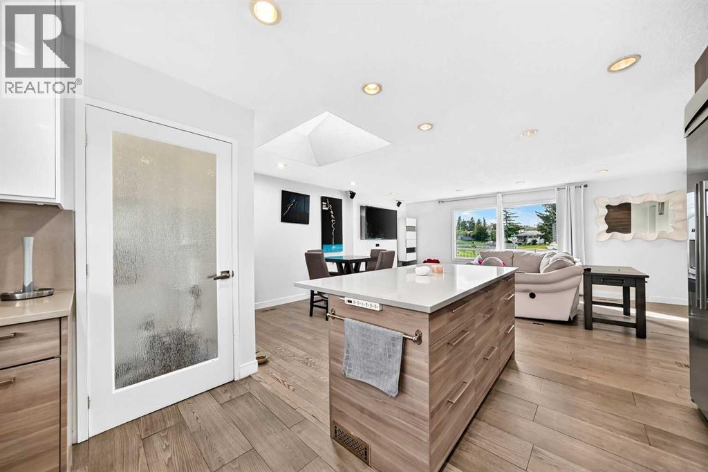 1376 Lake Sylvan Drive Se, Calgary, Alberta  T2J 3C8 - Photo 8 - A2330473