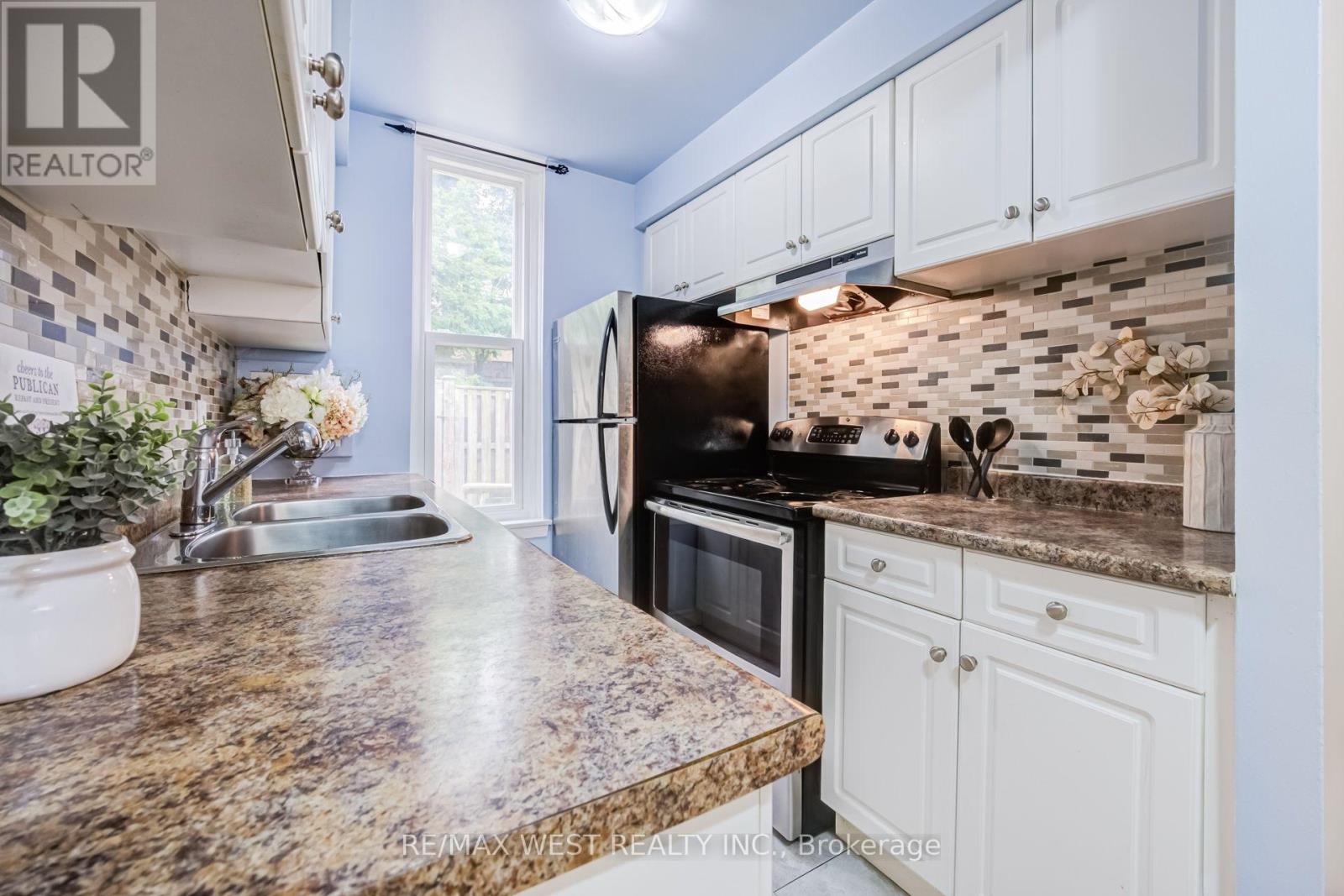 3226 - 3226 The Credit Woodlands, Mississauga, Ontario  L5C 2J6 - Photo 7 - W13574488
