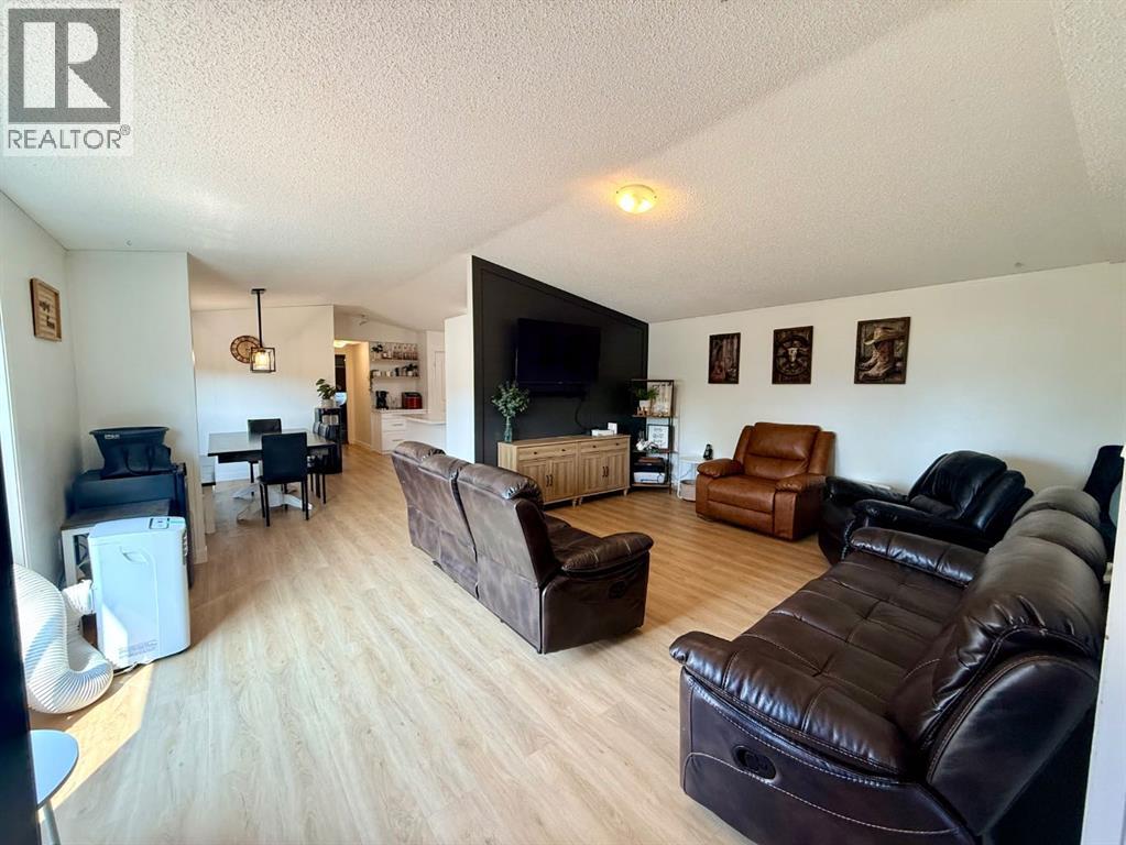 10226 103 Ave, La Crete, Alberta  T0H 2H0 - Photo 9 - A2331348