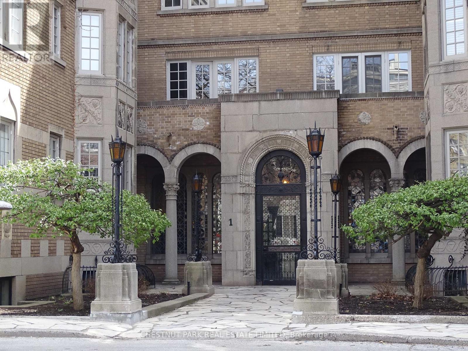 405 - 1 CLARENDON AVENUE, Toronto, Ontario