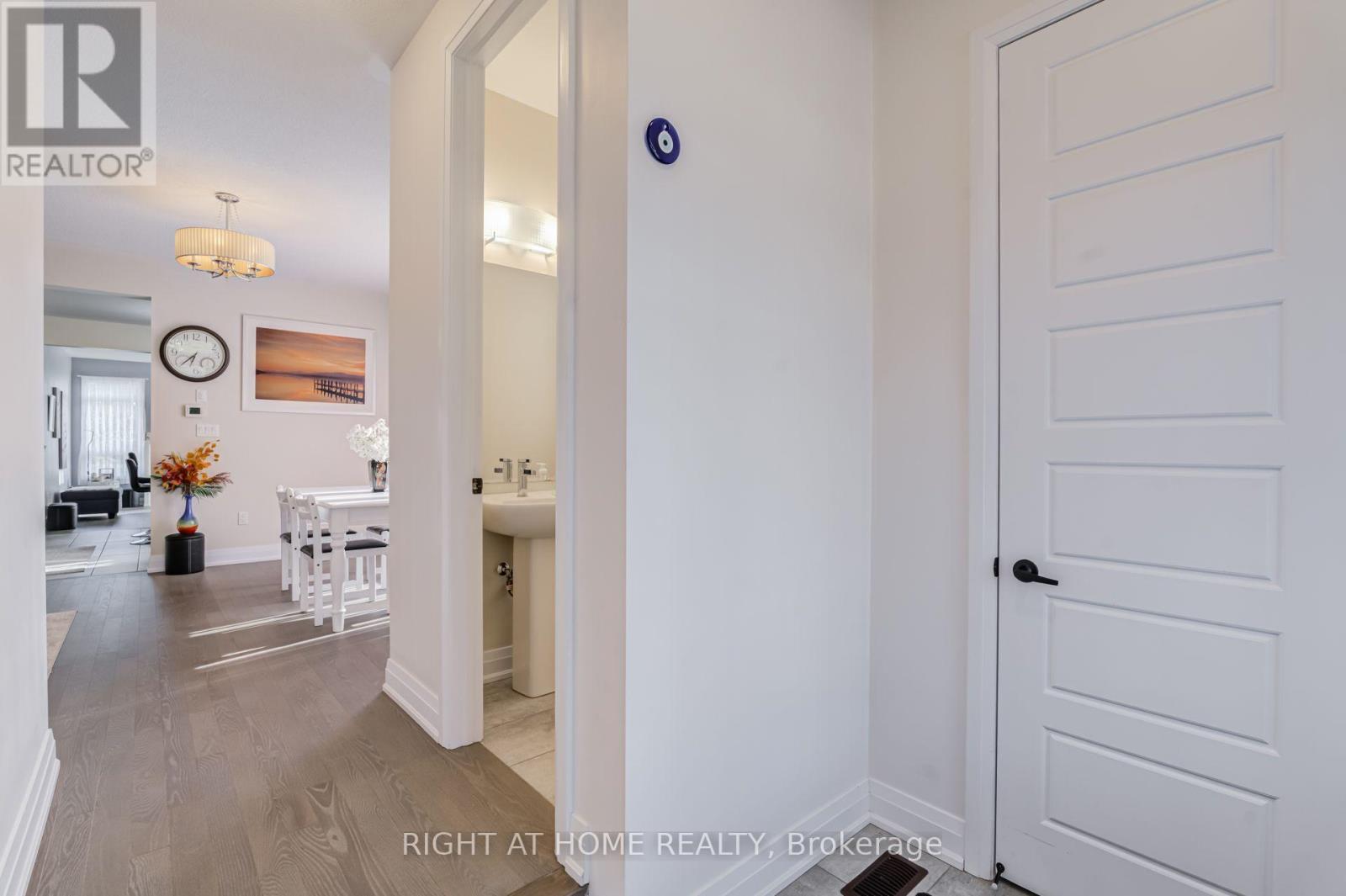 70 Westlake Crescent, Bradford West Gwillimbury, Ontario  L3Z 4K4 - Photo 4 - N13610778