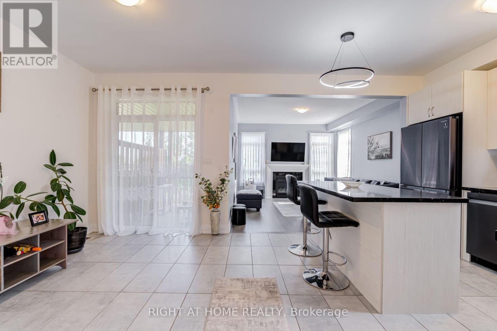 70 Westlake Crescent, Bradford West Gwillimbury, Ontario  L3Z 4K4 - Photo 7 - N13610778