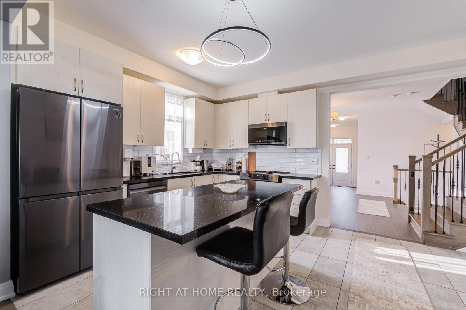 70 Westlake Crescent, Bradford West Gwillimbury, Ontario  L3Z 4K4 - Photo 8 - N13610778